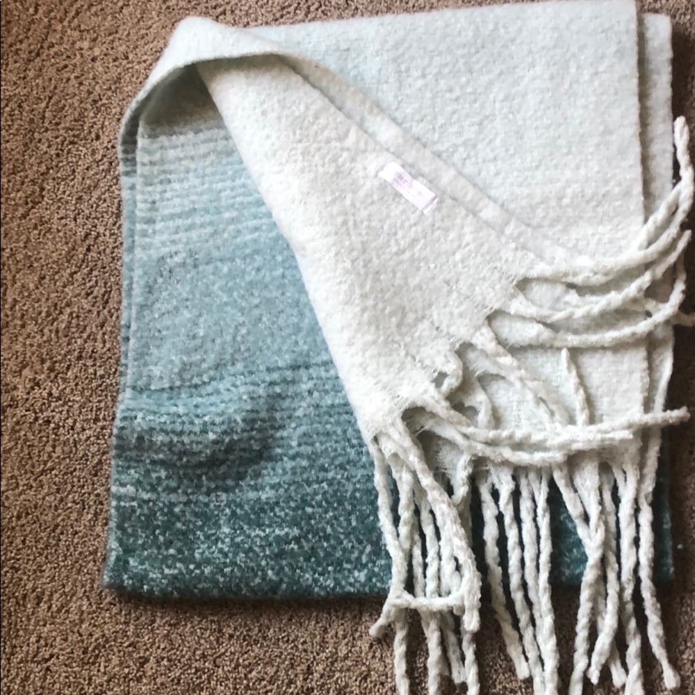 Oversized knit scarf
